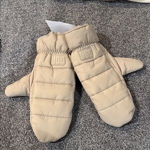 UGG Cream Mittens